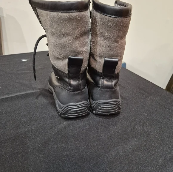 UGG Black/Gray ALL WEATHER Boots Womens size 5US. Gently Used! - Picture 3 of 8
